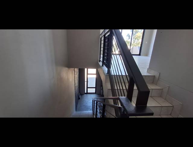 130M² BUILDING FOR SALE IN MOREHILL